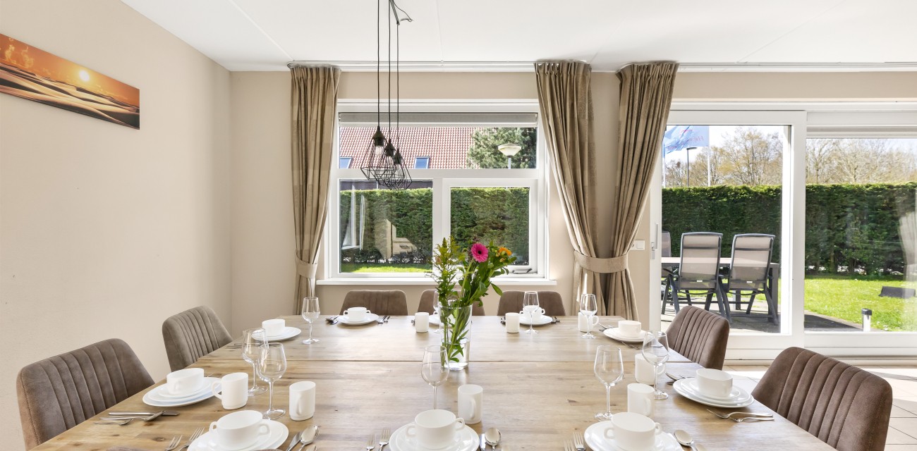 Narcis - Eettafel 2.jpg